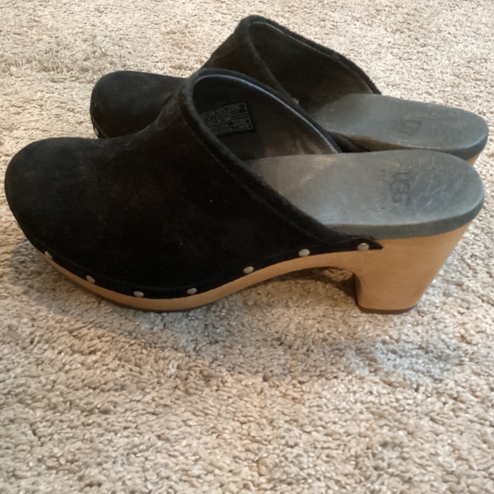 Ugg clogs size 6